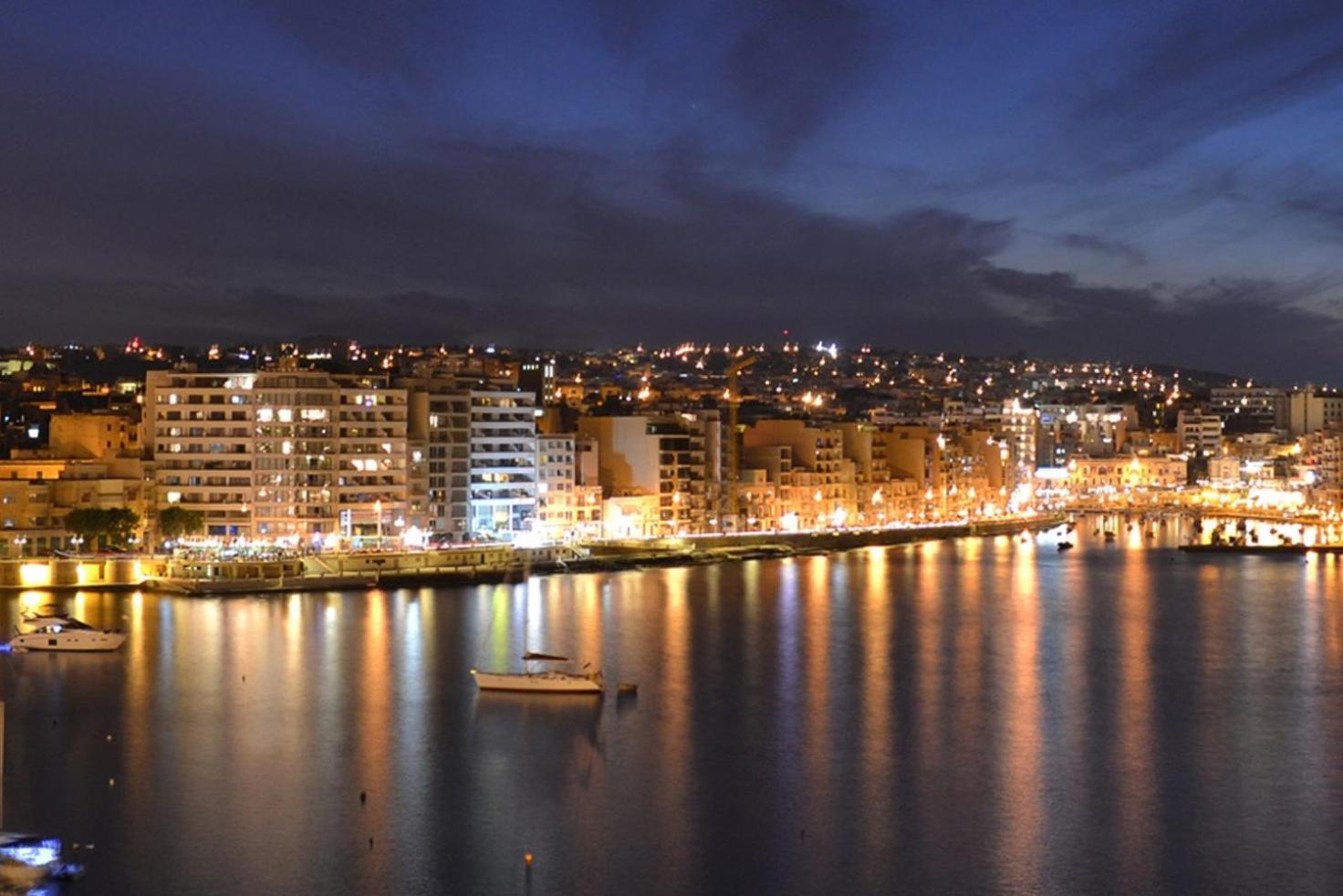 Apartment Stylish Penthouse Rooftop Hot Tub Harbour Views Sliema